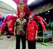 与外国乡团交流